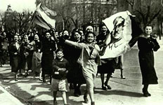 [Women marching for Franco]